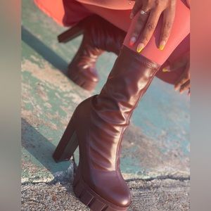 "LEON" Chocolate Round Toe Chunky Heel Booties